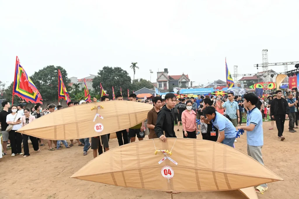 Huyện Đan Phượng: Điểm đến văn hóa đặc sắc thu hút đầu tư bất động sản cao cấp 3 Hội thi thả diều luôn thu hút đông đảo người dân tham gia.